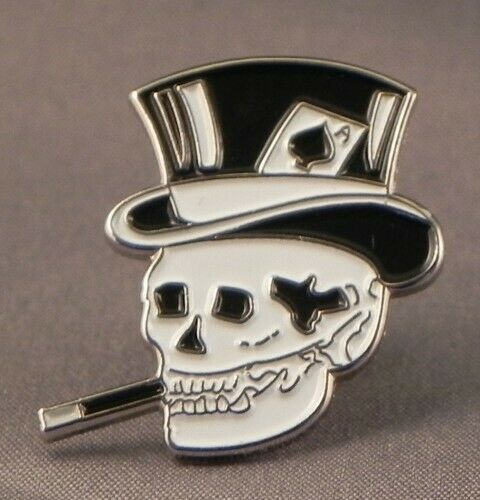 Smoking Skull Pin Badge